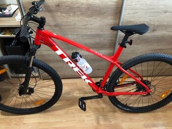 Trek marlin 5 velkost XL, cerveny, 2024