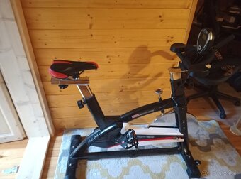Stacionárny spinningový bicykel fitness