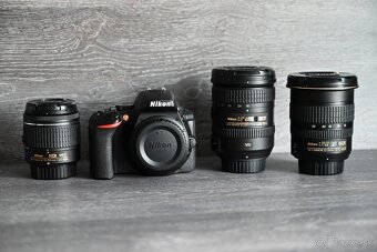 Nikon D5600 s objektívmi v stave nového kusu