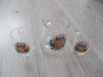sadu troch starožitných sklenených pohárov