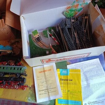 Vláčiky plus príslušenstvo.