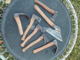 Staré kované tesárske náradie