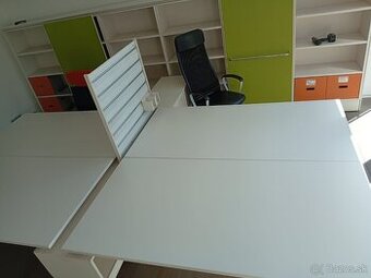 Kancelárskje stoly set 4 prepojených ks