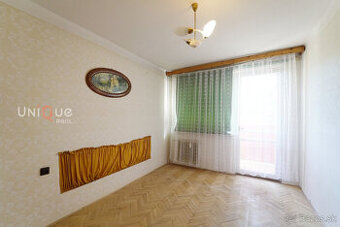 EXKLUZÍVNE NA PREDAJ 3 IZBOVÝ TEHLOVÝ BYT V KOMÁRNE-CENTRUM