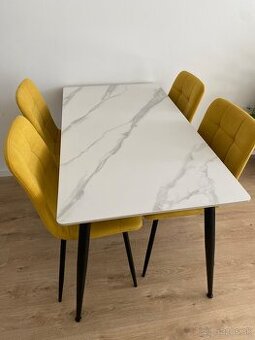 Predám jedálenský stôl 75€