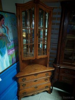 Vitrínka rohova