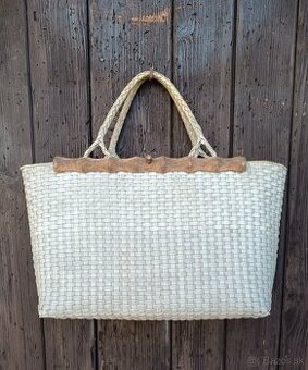 Stará retro plastová pletená kabelka, košík, taška