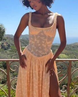 Predám spoločenské šaty Miss Circle