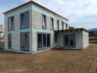 HĽADÁM TOP STAVBÁRA – NIE POMOCNÍKA