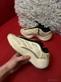 Adidas Yeezy Boost 700 V3 "Azael" - veľkosť 37/38