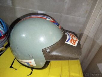 Predám retro prilbu cassida cross. Veľkosť neviem
