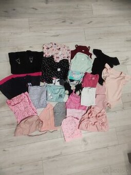 Balík dievčenských letných veci