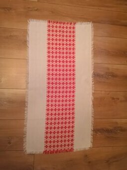 Bielo-červené tkané prestieranie