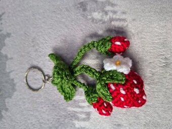 Hačkovaný prívesok jahôdka 🍓