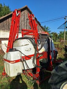 Nesený postrekovač za traktor 1000 l