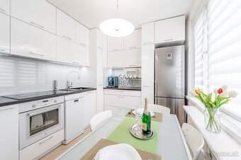 Štýlový 3 izb.byt 67 m2 + loggia 4m2, možnosť garáže