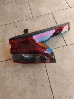 Qashqai j12 zadné svetlo