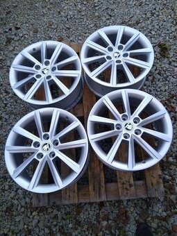 17" originál alu ŠKODA model TERON + pneu.