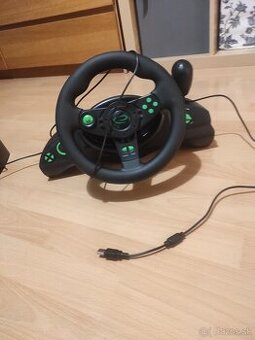 Volant s pedálmi
