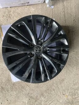 Toyota yaris cross disky