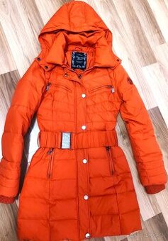 KRÁSNA dlhšia dámska zimná bunda č.S s kapucňou