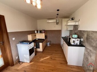 POKOJ A KOMFORT: Zrekonštruovaný, klimatizovaný dom s 1810 m