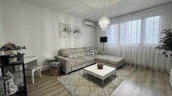 Priestranný a vkusne zrekonštruovaný 3-izbový byt s balkónom