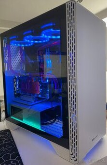 Predám vodou chladený PC + monitor