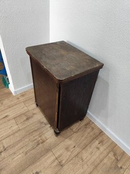 Starí šijací stroj Naumann