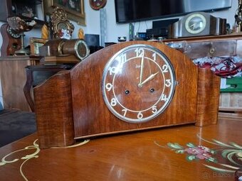 Predám funkčné starožitné komodové hodiny JUNGHANS s polbicí