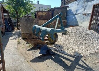 Predam roudnicky pluh pravy 3 nak