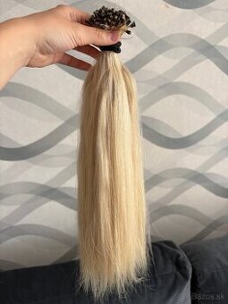 Živé blond  vlasy na predlženie