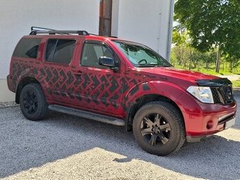 Nissan Pathfinder 4X4 7 Miestné LED ŤAŽNÉ