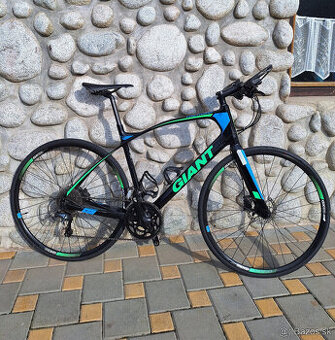 Predám cestný karbonový bicykel Giant Fastroad