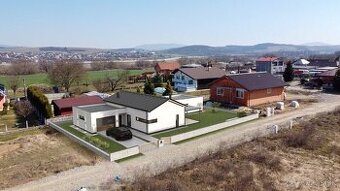 Na predaj slnečný stavebný pozemok s možnosťou výstavby - Hr
