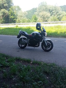 SUZUKI GSR 600