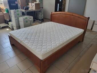 Postel s matracom