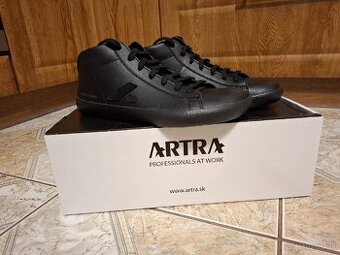 Artra studios barefoot