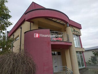 Obchodno-administratívny objekt s veľkým skladovým priestoro