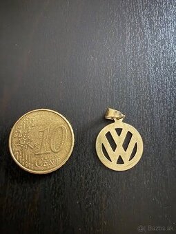 Zlatý prívesok VW
