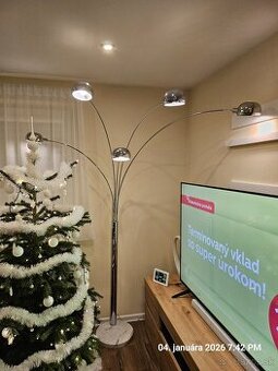 Krásna stojaca lampa