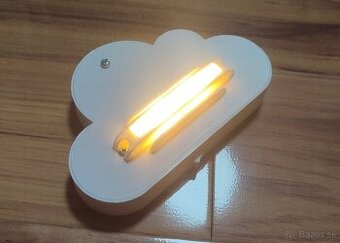 3D tlačeny podstavec na výrobu laserom rezanej LED lampy