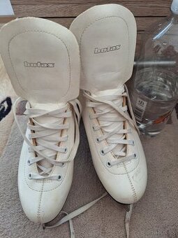 Damske korcule na ĺad