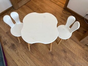 Detsky stolik so stolickami