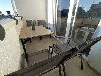 Chorvátsko, 1-izbový apartmán len 100 m od pláže pri Splite