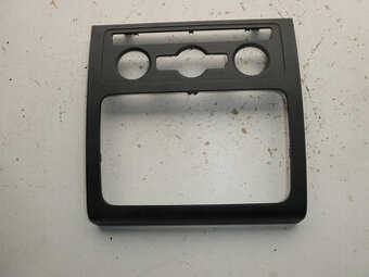 Kupim ramik okolo radia a panelu klimatizacie VW TOURAN 1T3