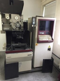 Elektroerozivní drátová řezačka HITACHI 203 F2 (7688)