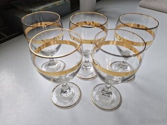 Elegantné poháre na víno so zlatým pásom – 5 ks