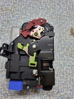 Zamok dveri (novy)PP vw golf 5