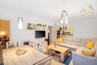 ZNÍŽENÁ CENA Slnečný 4-izbový byt s terasou len 10 km od B
